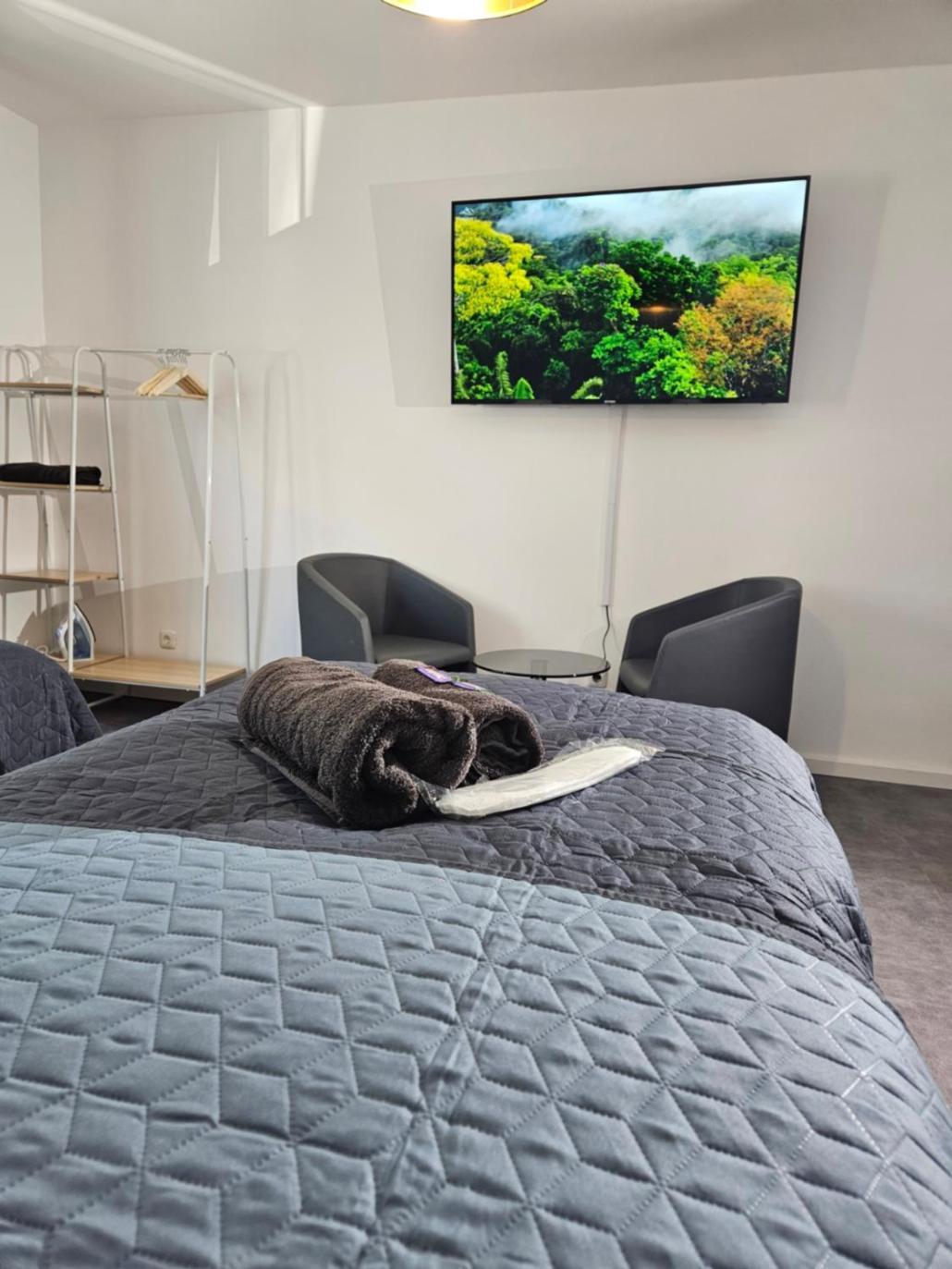 Modern Homes - Voll Ausgestatte Wohnung - Balkon - Hotelbetten - 4K Tv - Wlan Moers Exterior photo